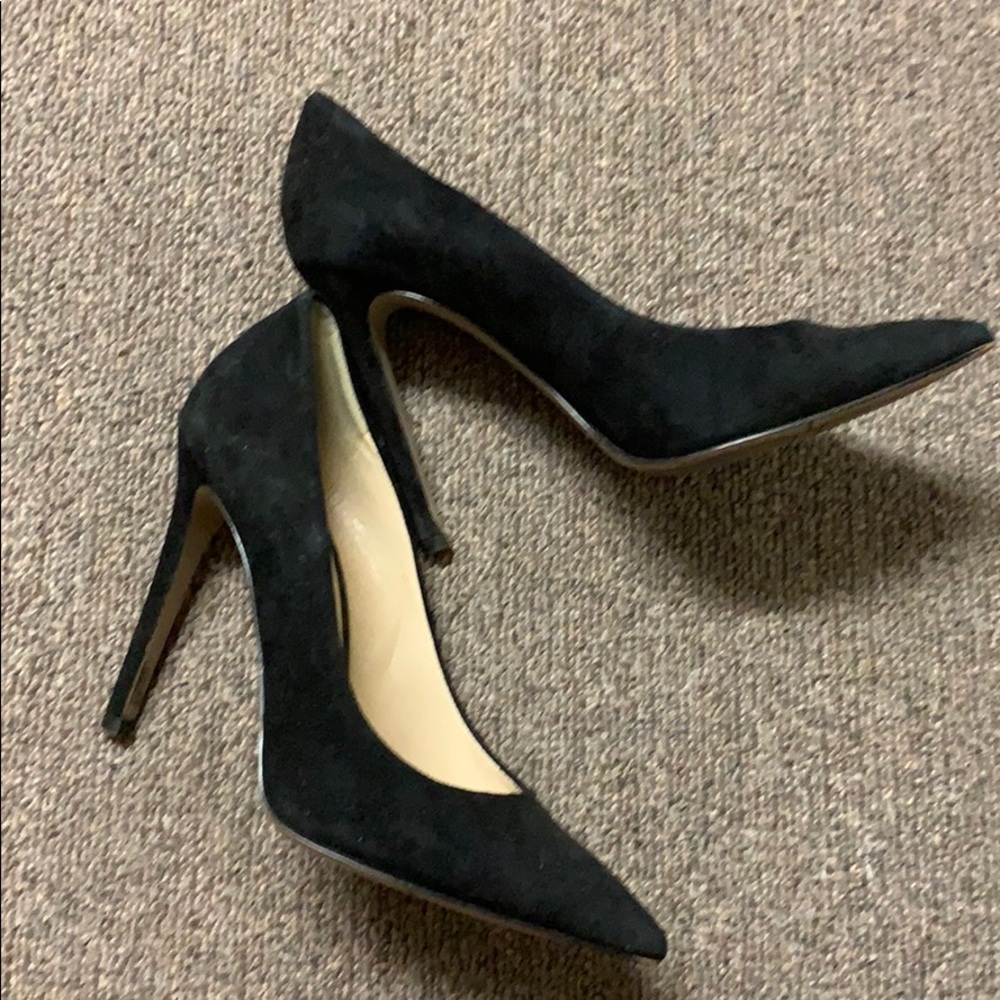 Gorgeous suedes pumps